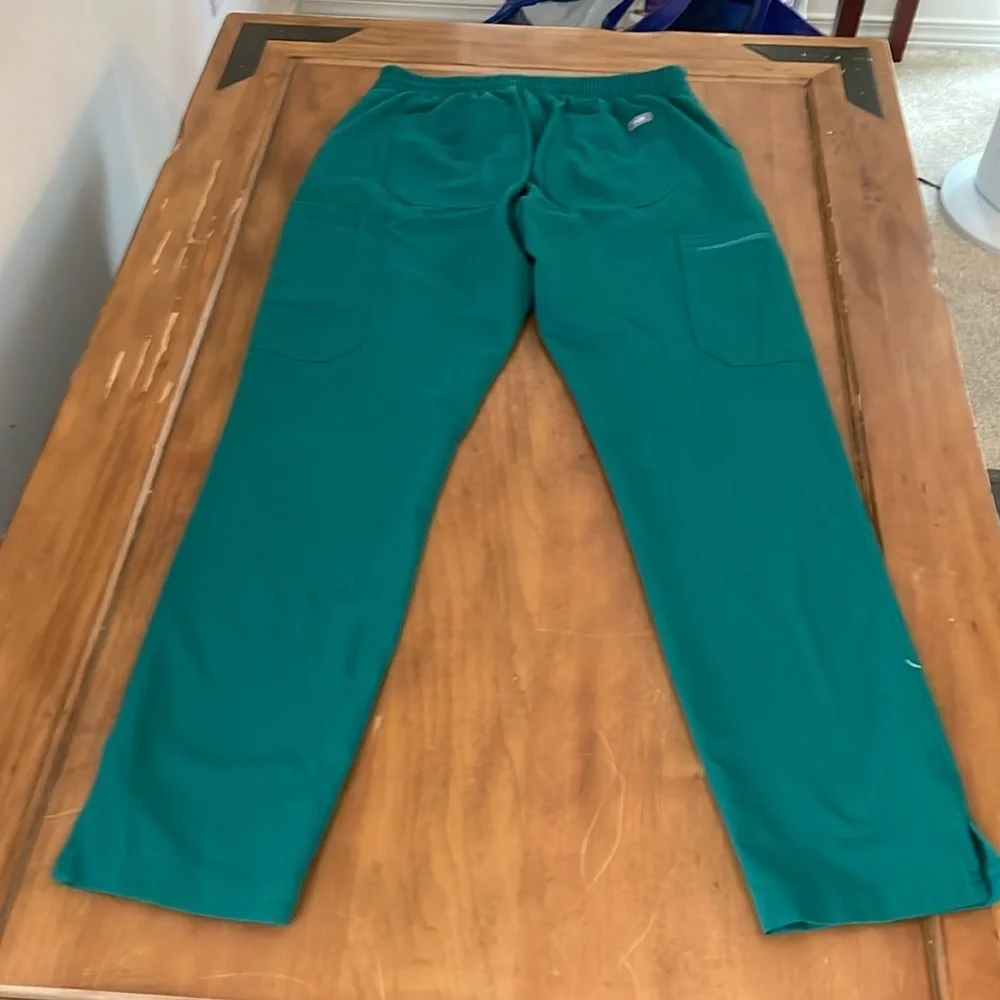 FIGS Technical Collection Pants Size Small